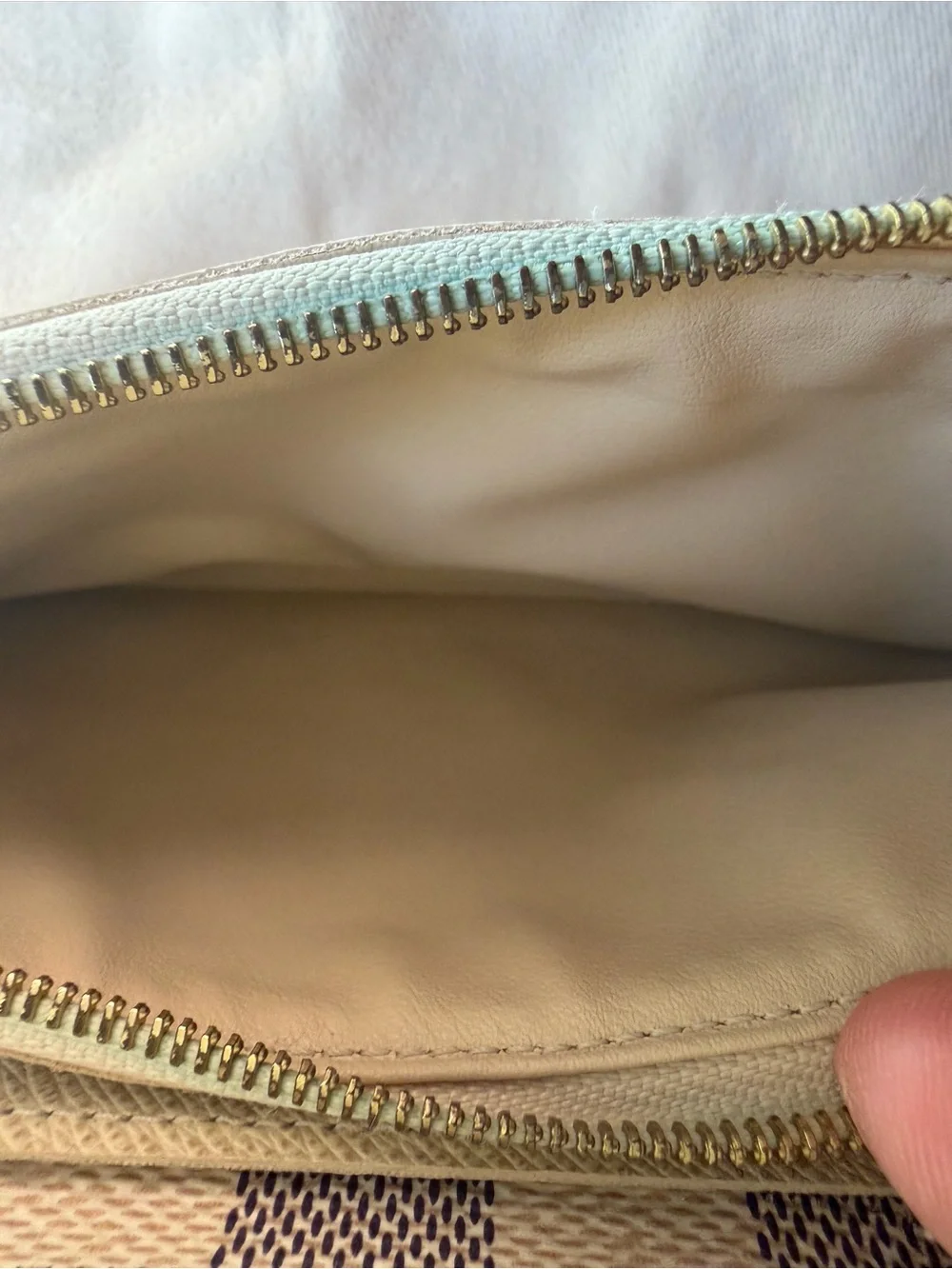 Louis Vuitton Azur Wallet (price is firm)